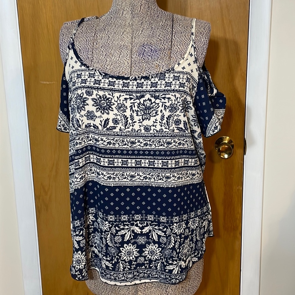 Discreet Womens XL Blue and Cream Cold Shoulder Blouse